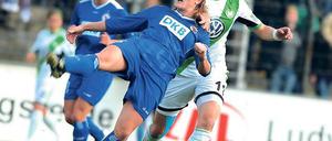 Brisantes Duell auf Augenhöhe: Maren Mjelde (l) von Turbine Potsdam und Wolfsburgs Alexandra Popp werden auch heute aufeinandertreffen.