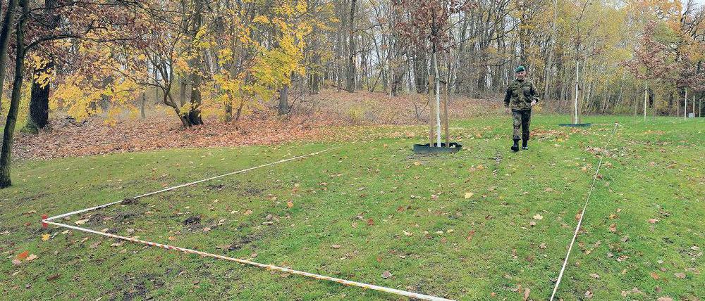 Im Aufbau. Bis zum 15. November soll die Gedenkstätte fertig sein.