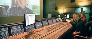 Hochschule mit Tradition. Seit 60 Jahren wird an der HFF gelernt und gelehrt – wie hier im Synchronisationsstudio der Hochschule.