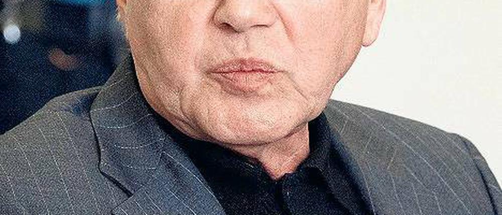 Lebenslänglich. Der Ex-Bürgermeister von Ludwigsfelde Heinrich Scholl ist wegen Mordes an seiner Ehefrau zu einer lebenslangen Haftstrafe verurteilt worden.