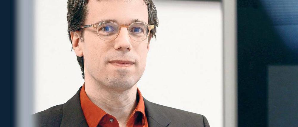 Analog im Digitalen. Der Informatiker Felix Naumann liest Bücher und Zeitungen gerne auf Papier gedruckt. Den Computer nutzt er zum Programmieren. Eine fesselnde und befriedigende Tätigkeit, wie er sagt.