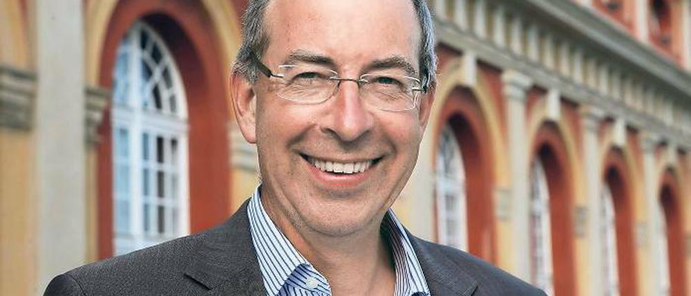Diskussion zum Geburtstag. Martin Sabrow wird 60 Jahre alt. Der Historiker lebt seit 1996 in Potsdam, seit 2004 leitet er das Zentrum für Zeithistorische Forschung (ZZF) am Neuen Markt. Vor seiner wissenschaftlichen Karriere hat er als Lehrer gearbeitet.