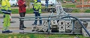 Unfall mit Schwerverletzten: Die umgestürzte Kabelbrücke in Fahrland.