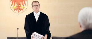 Ablehnung abgelehnt. Acht Verfassungsrichter haben dem Befangenheitsantrag gegen Gerichtspräsident Jes Möller widersprochen.