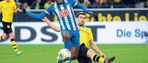 Trikottausch. Adrian Ramos muss die Grätschen von Sokratis nicht mehr fürchten – es sei denn im Training beim BVB.