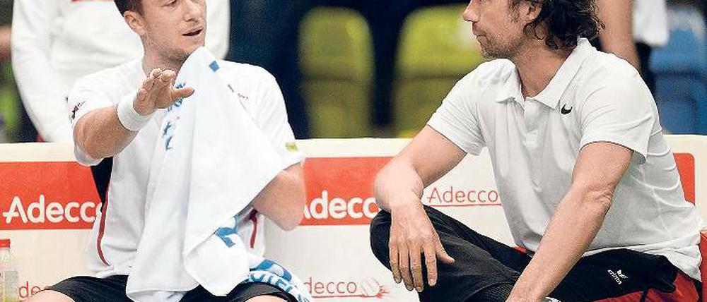 Ausgespielt? Ob Philipp Kohlschreiber (l.) von Carsten Arriens noch einmal für den Davis-Cup nominiert wird, ist fraglich.