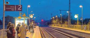 Unbehagen. Laut einer Umfrage fühlen sich Wartende auf Bahnhöfen oder an Bushaltestellen im Dunkeln unsicher.