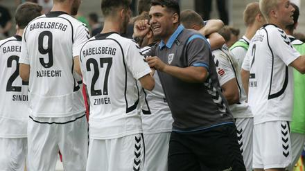 Bei dem Spiel ging es hoch her: Nicht nur SVB-Trainer Cem Efe war erhitzt. Viel herber ging es unter den Fans zu.
