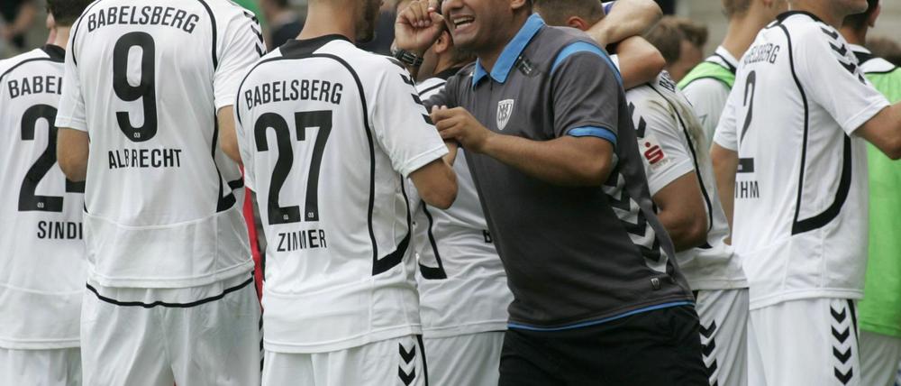 Bei dem Spiel ging es hoch her: Nicht nur SVB-Trainer Cem Efe war erhitzt. Viel herber ging es unter den Fans zu.