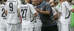 Bei dem Spiel ging es hoch her: Nicht nur SVB-Trainer Cem Efe war erhitzt. Viel herber ging es unter den Fans zu.