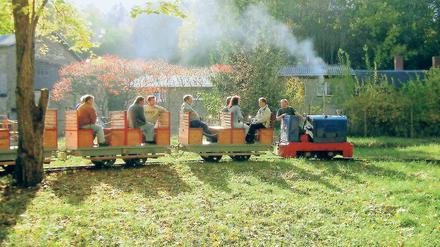 Feldbahnspaß. Auf dem Ziegeleigelände gibt es gelegentlich Probefahrten.