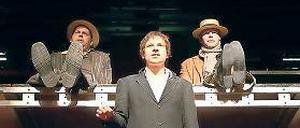Stefan Peetz, Tilmar Kuhn und Andreas Hueck in Hamlet.