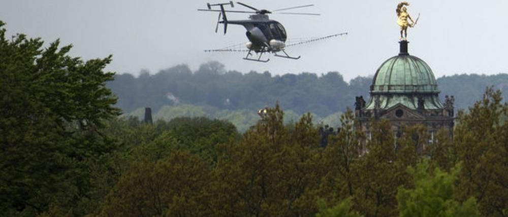 Hubschrauber-Einsatz gegen den Eichenprozessionsspinner.
