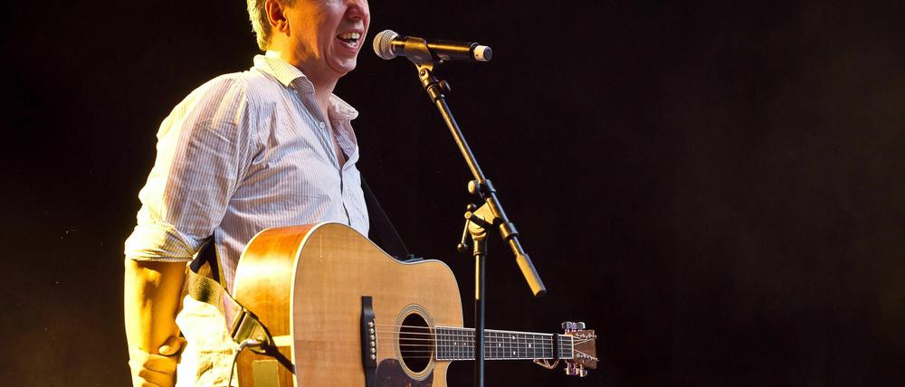 Ob mit oder ohne Gitarre: Olli Schulz redet gern.
