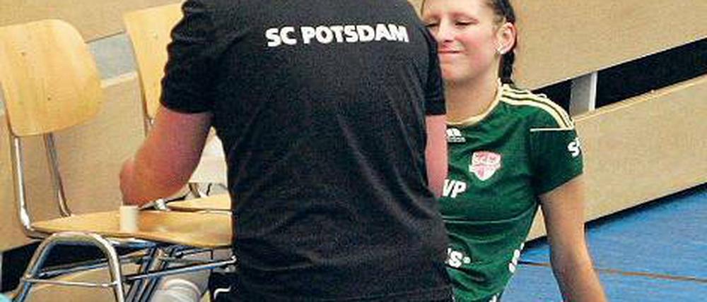 Frühes Aus. Nikol Saidova knickte im ersten Satz um.
