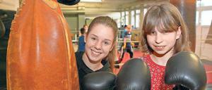 Faustdick mögen es Melina Walke und Laura Hausmann (l.). Die beiden Mädchen haben das Boxen für sich entdeckt und trainieren bei Motor Babelsberg.