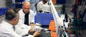 Sauberkeit. Bei der Herstellung von Laserköpfen darf es nicht staubig sein.