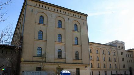 Fast so heimelig wie an der Schiffbauergasse - aber besser als nix: Im Speicher in der Zeppelinstraße könnten Ateliers entstehen.