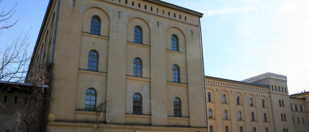 Fast so heimelig wie an der Schiffbauergasse - aber besser als nix: Im Speicher in der Zeppelinstraße könnten Ateliers entstehen.