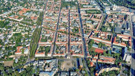 Stadt statt Schloss. Erstmals hat die historische Innenstadt Potsdams die Schlösser und Gärten in der Gunst der Touristen eingeholt. 75 Prozent der befragten Touristen nannten sie als Potsdamer Reiseziel Nummer eins, die Schlösser landeten nur bei 53 Prozent und damit auf Platz zwei.