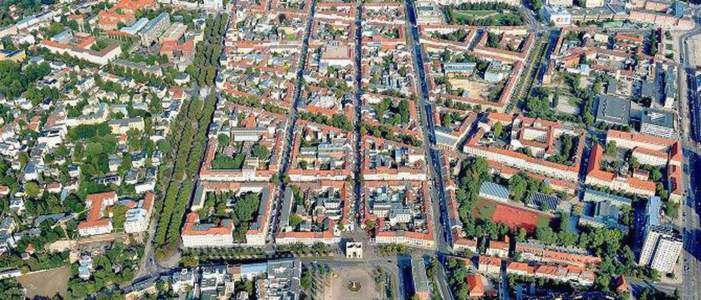 Stadt statt Schloss. Erstmals hat die historische Innenstadt Potsdams die Schlösser und Gärten in der Gunst der Touristen eingeholt. 75 Prozent der befragten Touristen nannten sie als Potsdamer Reiseziel Nummer eins, die Schlösser landeten nur bei 53 Prozent und damit auf Platz zwei.
