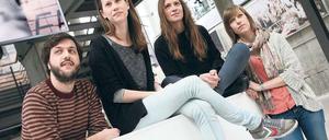 Mit Weitblick. Das Sehsüchte-Team hat in diesem Jahr Filme aus 21 Ländern im Programm. Die künstlerische Leiterin Rahel Fuchs (2.v.r.) will damit über das verlängerte 1.-Mai-Wochenende möglichst viele Besucher auf den HFF-Campus in Babelsberg locken.