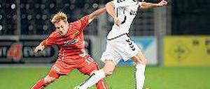 Ging lange Wege: Lucas Albrecht (r.) im Kampf mit Ben Zolinski.