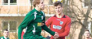 Trugen zu einem intensiven und unterhaltsem Derby auf der Sandscholle bei: Babelsbergs Laurien von Piechowski und Werders Maximilian Leetz.