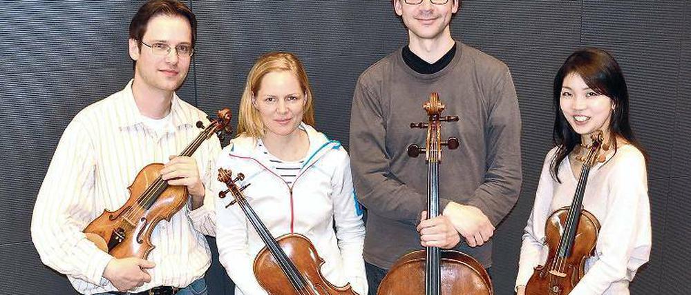 Im geistreichen Diskurs. Johannes Jahnel, Amalia Arnoldt, Felix Nickel und Sayako Kusaka (v.l.n.r.) sind das Konzerthaus Quartett Berlin.