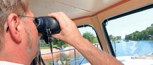 Achtung Anfänger! Einer Stichprobe der Wasserschutzpolizei zufolge haben 13 Prozent aller Motorboot-Charterer ohne Führerschein zuvor vom Verleiher keine praktische Einweisung bekommen. Die Folge sind Mängel bei der Handhabung der Boote.