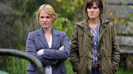 Fritzi Haberlandt (rechts) und Maria Simon im neuen RBB-Polizeiruf.