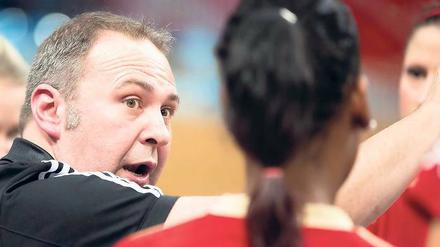 Trainieren, trainieren. Alberto Salomoni wird ab heute die Volleyballerinnen auf das Play-off-Viertelfinale einstimmen. Der SC Potsdam muss am 29. März zuerst in Vilsbiburg antreten.
