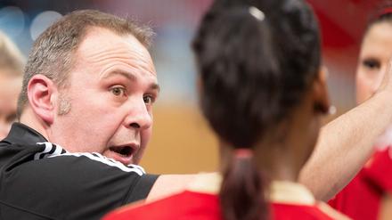 Trainer Alberto Salomoni (l.) will viel trainieren.