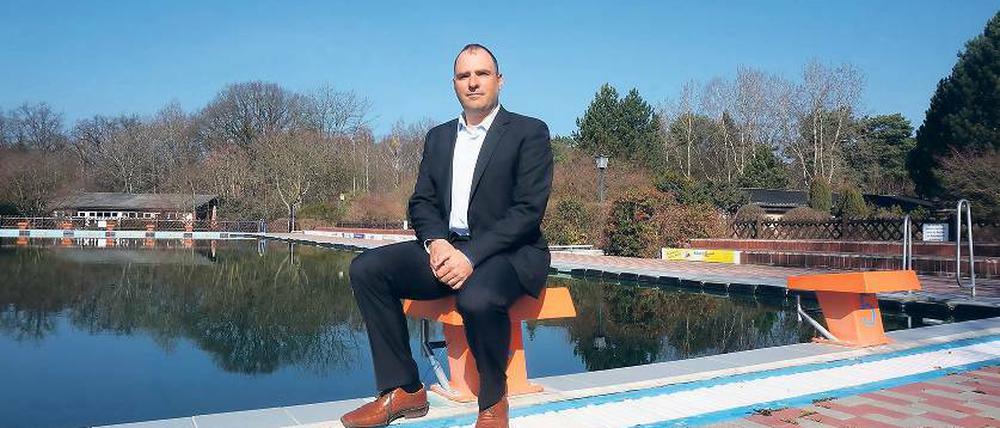 Startklar. „Wir würden mit einem früheren Start Mehreinnahmen generieren“, sagt Markus Schmidt, Geschäftsführer des Freibad Kiebitzberge in Kleinmachnow.
