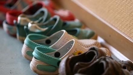 So viele Kinder - auf so wenige Betreuer. In Brandenburg stimmt der Betreuungsschlüssel nicht.