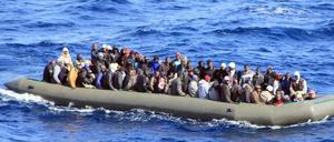 Jedes Jahr ertrinken Hunderte Flüchtlinge im Mittelmeer. Nun soll die Stadt Potsdam helfen, fordert eine Initiative. 