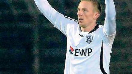 Dennis Lemke jubelt über sein erstes Tor nach seiner Rückkehr zum SVB.