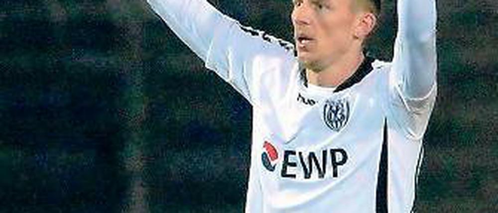 Dennis Lemke jubelt über sein erstes Tor nach seiner Rückkehr zum SVB.