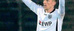 Dennis Lemke jubelt über sein erstes Tor nach seiner Rückkehr zum SVB.