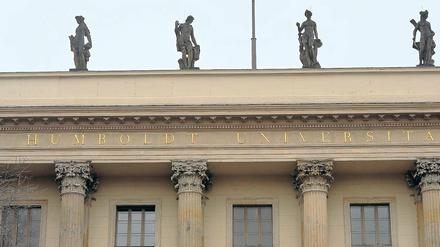 Berliner Exil. Diese Attikafiguren standen früher in Potsdam.