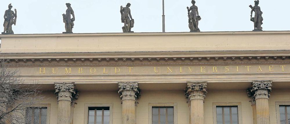 Berliner Exil. Diese Attikafiguren standen früher in Potsdam.
