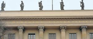 Berliner Exil. Diese Attikafiguren standen früher in Potsdam.