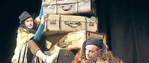 In Kofferlandschaften. Kristina Feix (l.) und Christian-Otto Hille.