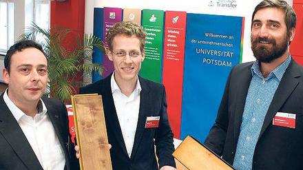 Auf Holz gesetzt. Manuel Mannheim, Matthias Kühn und Felix Hüllenkremer (v.l.n.r.) vom Startup „hüma“.