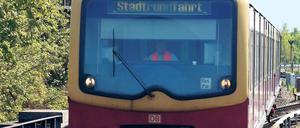 Stadtrundfahrt. Die S-25 könnte eines Tages vom Bahnhof in Teltow bis zum Stahnsdorfer Gewerbepark Greenpark rollen.