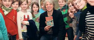 „Gute Idee“. Andreas Dresen mit „Timm Thaler“ und Drittklässlern.