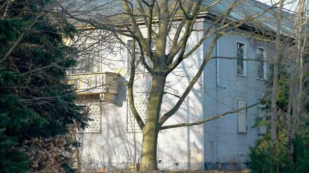 Begehrte Ruinen. Die Stadt will die alten Kasernen-Gebäude denkmalgerecht sanieren und neue Häuser bauen lassen. Doch offenbar haben das auch andere vor, wie etwa die Pantera AG. Doch die Kölner Firma lässt sich dazu nicht befragen – die einzig angegebene Telefonnummer klingelt durch, Mails werden nicht beantwortet.
