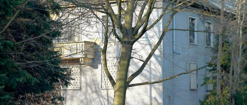 Begehrte Ruinen. Die Stadt will die alten Kasernen-Gebäude denkmalgerecht sanieren und neue Häuser bauen lassen. Doch offenbar haben das auch andere vor, wie etwa die Pantera AG. Doch die Kölner Firma lässt sich dazu nicht befragen – die einzig angegebene Telefonnummer klingelt durch, Mails werden nicht beantwortet.