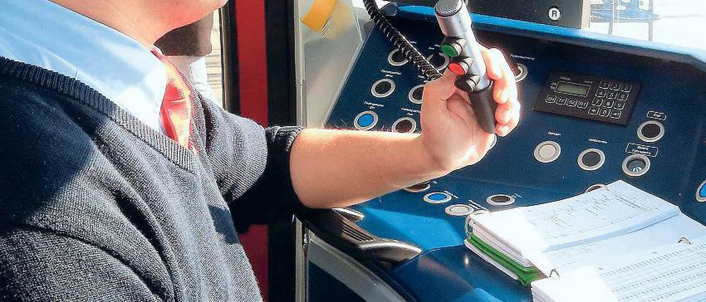 Live-Übertragung. Die Kamerabilder vom Bahnsteig werden in den Führerstand der S-Bahn übertragen.