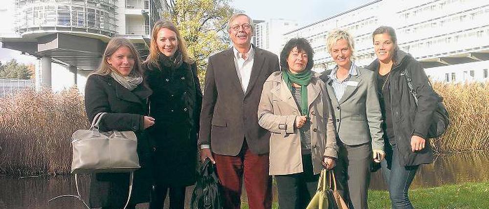 Kompetenzteam. Thea Moritz (r.) und Michael Prechtel mit Studentinnen.